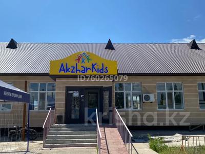 Свободное назначение, офисы, магазины и бутики, общепит, салоны красоты, фитнес и спорт, образование, развлечения, конференц-залы, кабинеты и рабочие места, студии · 700 м² за ~ 1.3 млн 〒 в Актобе, жилой массив Акжар-2