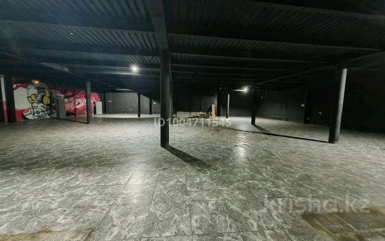 Свободное назначение, офисы, магазины и бутики, склады, азс, автосервисы и автомойки, общепит, салоны красоты, сельское хозяйство, бани, гостиницы и зоны отдыха, фитнес и спорт, медцентры и аптеки, образование, развлечения, конференц-залы, кабинеты и рабочие места, студии · 400 м² за 2 млн 〒 в Петропавловске — фото 2