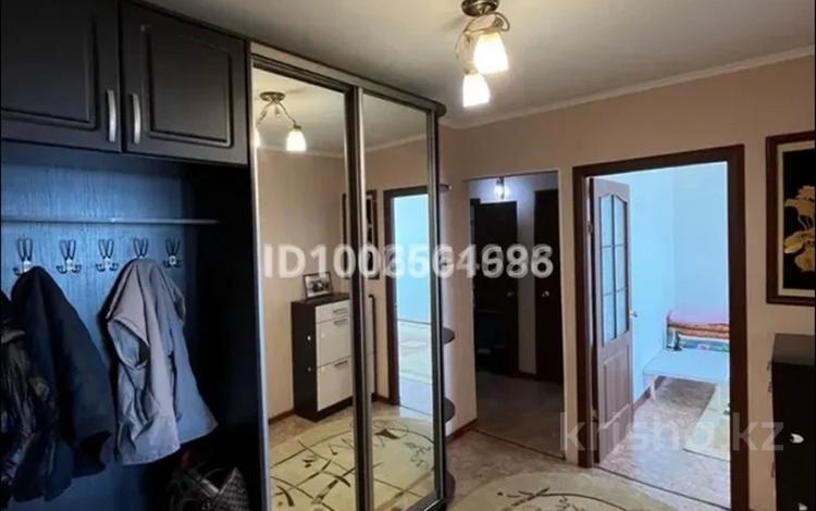 3 комнаты · 67 м² · 5/9 этаж, мкр Строитель 43 за 50 000 〒 в Уральске — фото 2