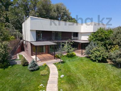 Отдельный дом · 11 комнат · 750 м² · 18 сот., Есенберлина 155 — У Центрального парка за 790 млн 〒 в Алматы, Медеуский р-н