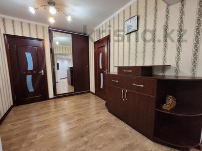2-комнатная квартира, 55 м², 4/5 этаж, мкр Аксай-2 16 за 35 млн 〒 в Алматы, Ауэзовский р-н
