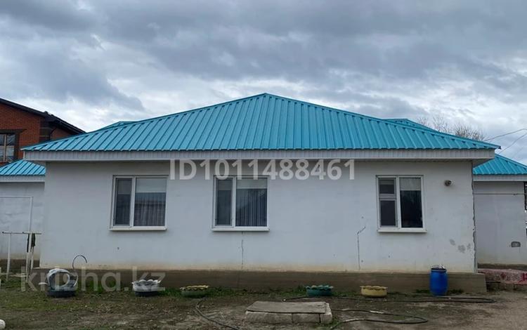 Отдельный дом · 4 комнаты · 170 м² · 10 сот., Байшешек 46 за 25 млн ₸ в Актобе, мкр Акжар — фото 2