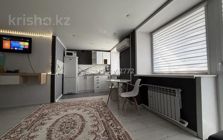 2-бөлмелі пәтер · 40 м² · 2/5 қабат, Жаңа қала ш/а., Бухар жырау 56, бағасы: 10 000 ₸ в Караганде, Казыбек би р-н — фото 2