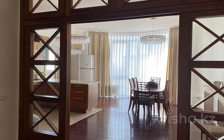 3-бөлмелі пәтер · 180 м² · 7/9 қабат, Уалиханова 121, бағасы: 950 000 ₸ в Алматы, Медеуский р-н — фото 2