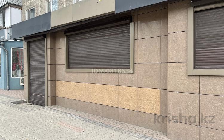 Свободное назначение, офисы, магазины и бутики, салоны красоты · 60 м² за 300 000 ₸ в Караганде, Казыбек би р-н — фото 10