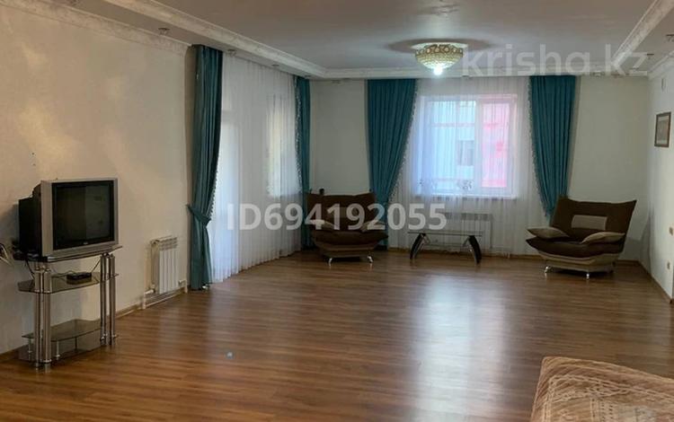 Жеке үй · 7 бөлме · 340 м² · 11.38 жүзд., 12 ш/а. 22 — 12 мкр ВГ, бағасы: 70 млн ₸ в Актобе, мкр 12 — фото 2