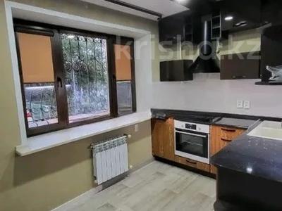 3-комнатная квартира · 64 м² · 1/5 этаж, мкр №11, Ораза Жандосова 47 за 59 млн ₸ в Алматы, Ауэзовский р-н