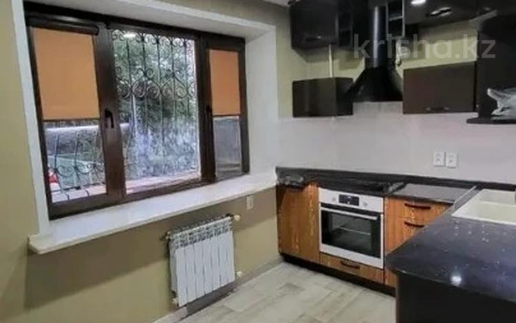 3-комнатная квартира · 64 м² · 1/5 этаж, мкр №11, Ораза Жандосова 47 за 59 млн ₸ в Алматы, Ауэзовский р-н — фото 7