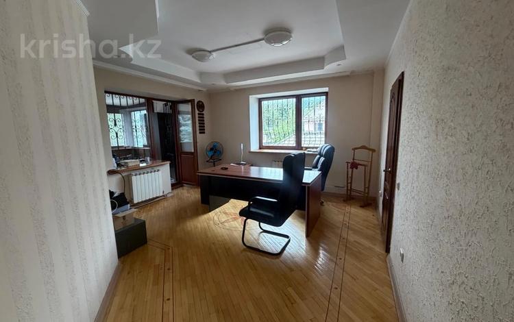 Отдельный дом · 5 комнат · 680.5 м², Кыз-жибек за 390 млн ₸ в Алматы, Медеуский р-н — фото 9