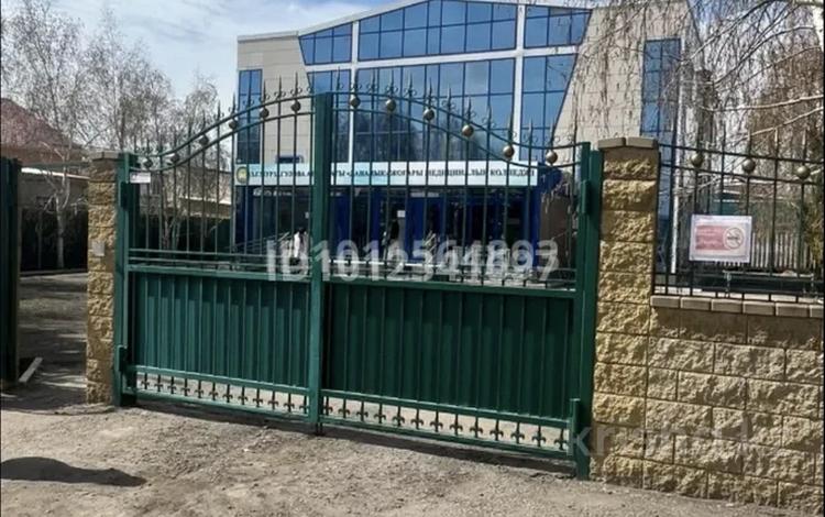 Свободное назначение, офисы, магазины и бутики, медцентры и аптеки, образование · 1139.1 м² за 600 млн ₸ в Астане, Сарыарка р-н — фото 2