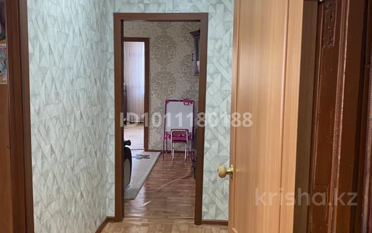 4-комнатная квартира · 62 м² · 4/5 этаж, Майкудук, 18й микрорайон 10 за 20 млн ₸ в Караганде, Алихана Бокейханова р-н — фото 2