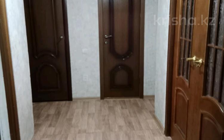 3-комнатная квартира · 60.9 м² · 5/5 этаж, мкр 8, Братья Жубановых 281 за 18.5 млн ₸ в Актобе — фото 2