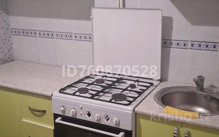1-комнатная квартира · 32 м² · 4/5 этаж, Мкр. Самал 1 — ул . Аль-Фараби - ул. Шестоковича за 95 000 ₸ в Таразе — фото 2