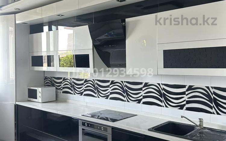 3-бөлмелі пәтер · 115 м² · 5/10 қабат, мкр Аксай-4 55/1, бағасы: 70 млн ₸ в Алматы, Ауэзовский р-н — фото 2