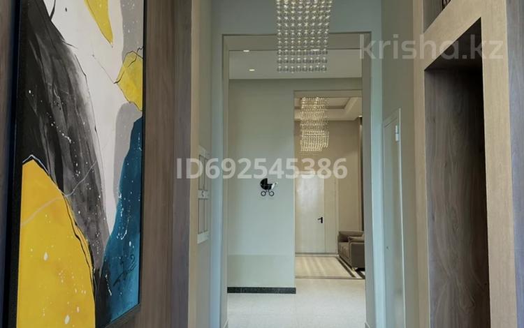 4-комнатная квартира, 136 м², 7 этаж, Аргынбекова 318 — Шаяхметова за 100 млн 〒 в Шымкенте — фото 2