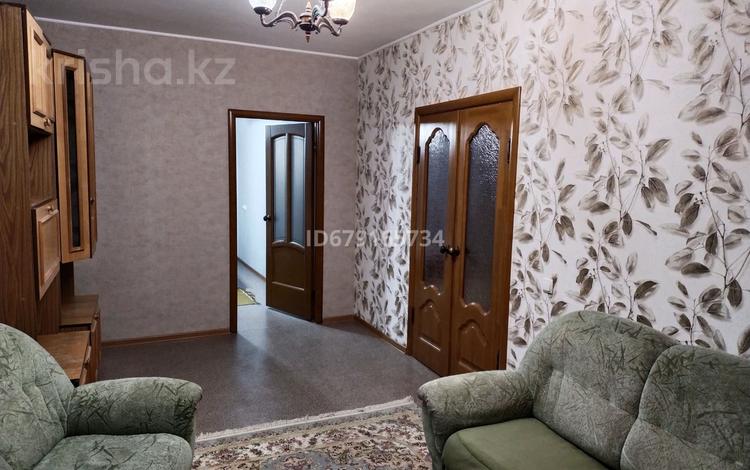 2-комнатная квартира, 50 м², 3/5 этаж помесячно, проспект Азаттык за 155 000 〒 в Атырау — фото 2
