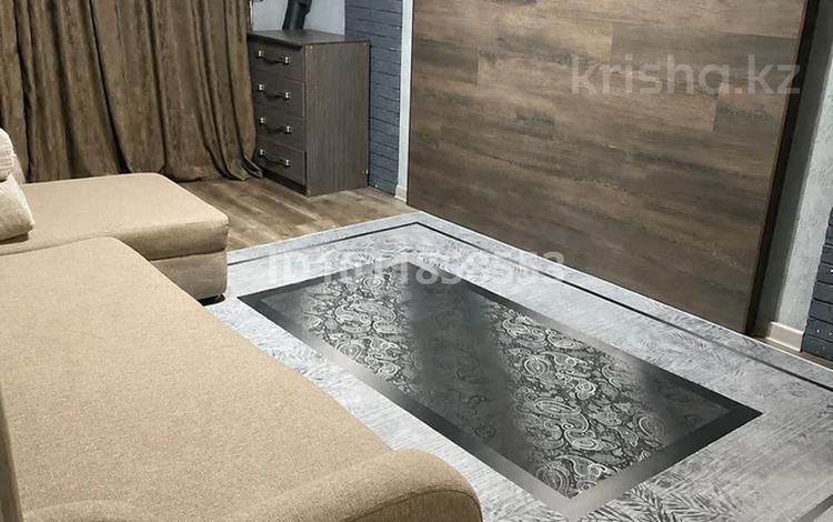 2-комнатная квартира · 46 м² · 1/4 этаж, мкр №1 56 за 250 000 ₸ в Алматы, Ауэзовский р-н — фото 2