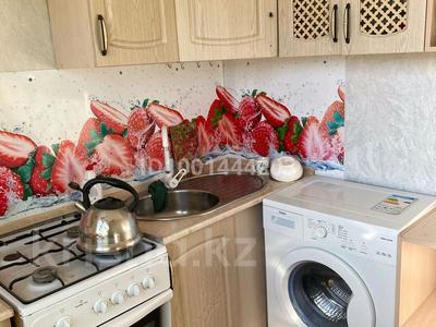 Аренда квартир в Западно-Казахстанской обл.: 2-комнатная квартира · 48 м² · 5/5 этаж · помесячно, Курмангазы — Торговый дом Урал за 130 000 〒 2-комнатная квартира · 48 м² · 5/5 этаж · помесячно, Курмангазы — Торговый дом Урал за 130 000 〒 в Уральске, мкр Школьник