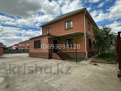 Отдельный дом · 6 комнат · 187 м² · 10 сот., Амандосова 6а за 1 млн ₸ в Атырау