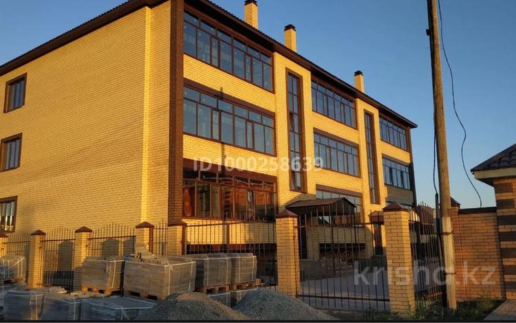 3-комнатная квартира · 106.1 м² · 1/3 этаж, мкр Кадыра Мырза-Али, Туякберды Шамелова 14 — Яблоневая за 55 млн ₸ в Уральске — фото 2