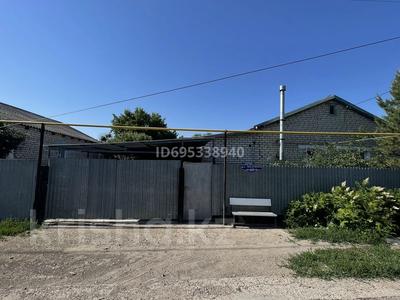 Отдельный дом · 4 комнаты · 100 м² · 6.4 сот., Маметова 60 — Мечеть за 37 млн 〒 в Аксае