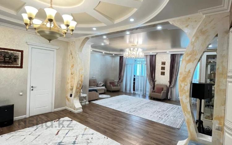 4-комнатная квартира · 159.3 м² · 6/9 этаж, Уранхаева 28 за 160 млн ₸ в Семее — фото 24