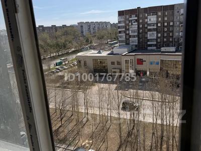 3-бөлмелі пәтер · 83 м² · 7/17 қабат, Юго-Восток ш/а., Строителей 28/3, бағасы: 40.5 млн ₸ в Караганде, Казыбек би р-н