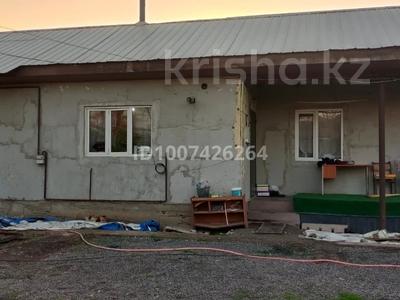 Отдельный дом · 2 комнаты · 50 м² · 12.9 сот., Максутова 4 — Абая за 40 млн 〒 в Туздыбастау (Калинино)