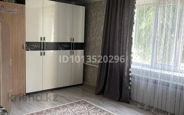2-бөлмелі пәтер · 42 м² · 1/2 қабат, Шевченко 6 — Находится возле центра, бағасы: 12 млн ₸ в Байдибек би — фото 2
