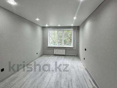 2-бөлмелі пәтер · 55 м² · 1/5 қабат, 2 ш/а., Братьев Жубановых, бағасы: 18 млн ₸ в Актобе, мкр 8