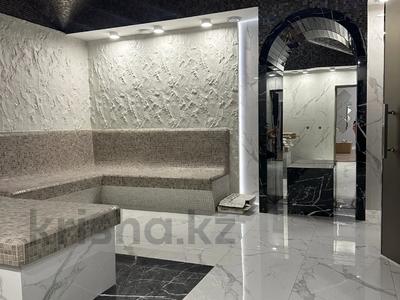 Продажа домов и дачи в Атырауской обл.: Отдельный дом · 7 комнат · 290 м² · 19.5 сот., мкр Жеруйык, улица 23 10 за ~ 103 млн 〒 Отдельный дом · 7 комнат · 290 м² · 19.5 сот., мкр Жеруйык, улица 23 10 за ~ 103 млн 〒 в Атырау