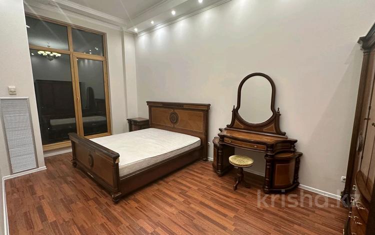 4-комнатная квартира, 160 м², 6/6 этаж помесячно, Фурманова 301