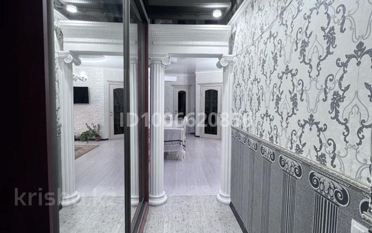 4-комнатная квартира · 94.7 м² · 10/16 этаж, мкр Юго-Восток, Шахтеров 60 за 43 млн ₸ в Караганде, Казыбек би р-н — фото 2