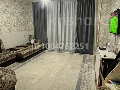3-бөлмелі пәтер · 86 м² · 2/5 қабат, Асылбекова 86, бағасы: 200 000 〒 в Жезказгане