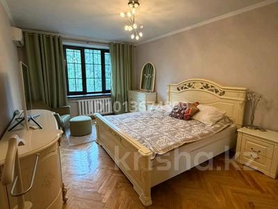 3-бөлмелі пәтер · 73.7 м² · 4/4 қабат, Кабанбай батыра 76, бағасы: 500 000 ₸ в Алматы, Медеуский р-н