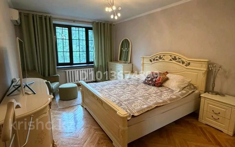 3-бөлмелі пәтер · 73.7 м² · 4/4 қабат, Кабанбай батыра 76, бағасы: 500 000 ₸ в Алматы, Медеуский р-н — фото 2