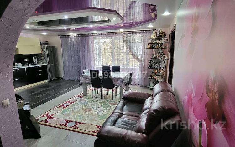 8-бөлмелі пәтер · 152.3 м² · 4/5 қабат, 4 микрорайон, бағасы: 60 млн ₸ в Риддере — фото 15