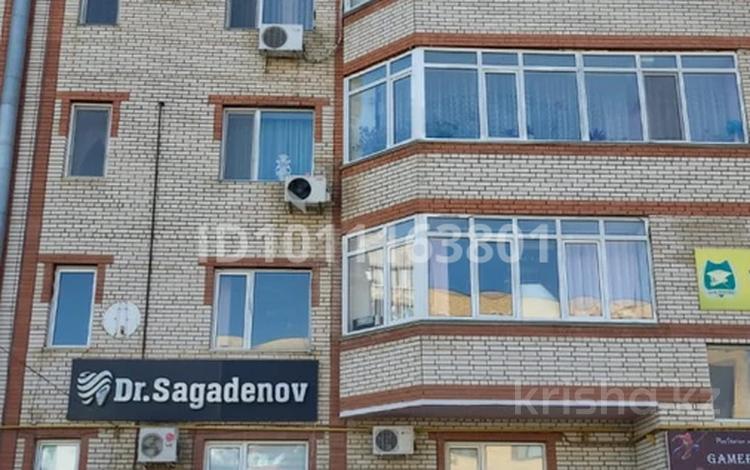 4-бөлмелі пәтер · 108 м² · 5/5 қабат, мкр Женис 21, бағасы: 33 млн ₸ в Уральске — фото 2