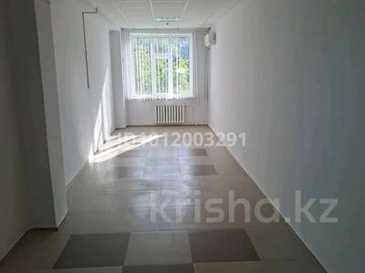 Офисы, образование, кабинеты и рабочие места, студии · 36 м² за 108 000 ₸ в Уральске