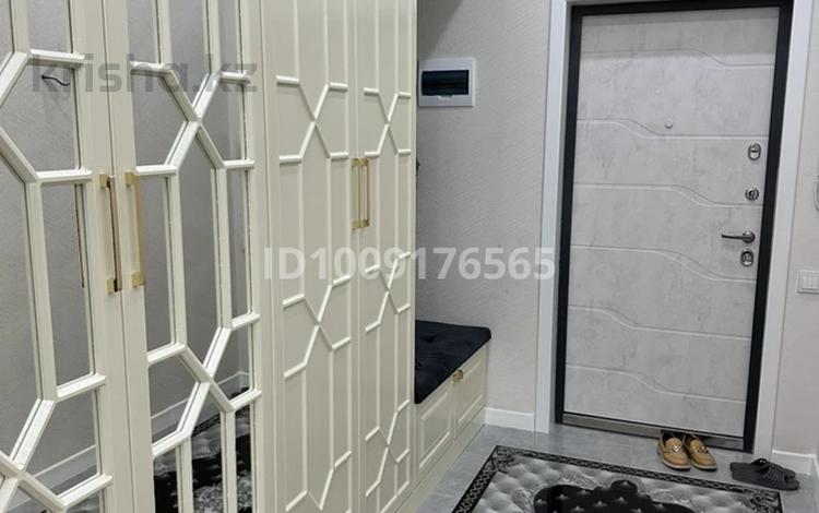 3-комнатная квартира · 118 м² · 6/9 этаж, 17-й мкр 30 за 50 млн ₸ в Актау — фото 2