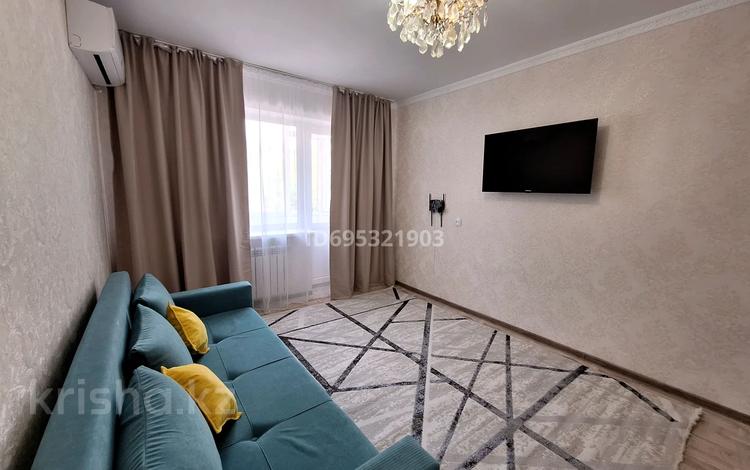 3-комнатная квартира · 70 м² · 2/5 этаж, мкр 5 154 за 18 000 〒 в Актобе — фото 2