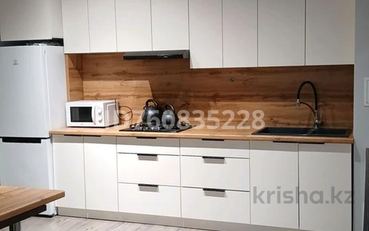 1-комнатная квартира · 40 м² · 1/5 этаж, 15-й микрорайон, 15-й мкр 1/2 1/2 — Городской перинатальный центр 2. за 180 000 ₸ в Шымкенте, Аль-Фарабийский р-н — фото 2