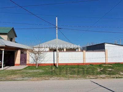 Жеке үй · 5 бөлме · 204 м² · 10 сот., мкр Самал-3, Б.Алменова 10 — улица Аргынбекова школа 87, бағасы: 65 млн ₸ в Шымкенте, Абайский р-н