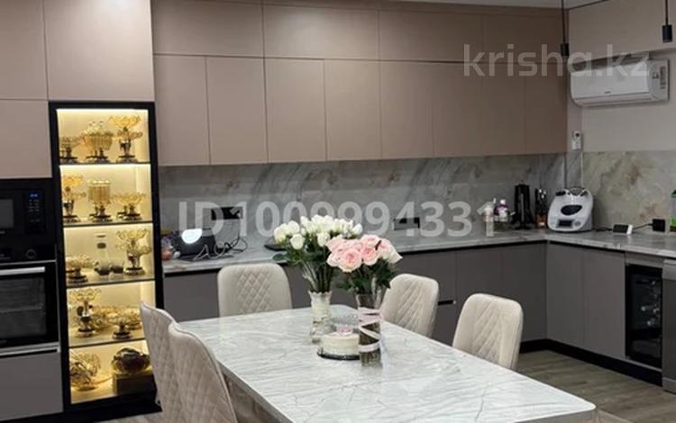 6-комнатная квартира · 200 м² · 11/11 этаж, 16-й мкр 38 — Жк тан самал за 120 млн 〒 в Актау — фото 2