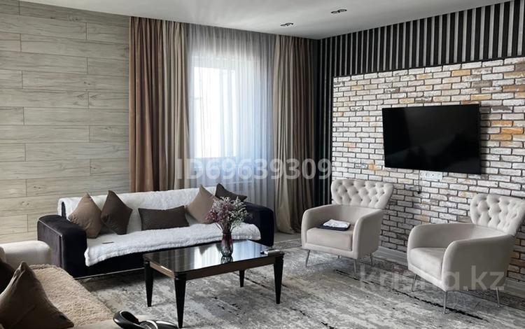 5-бөлмелі пәтер · 210 м² · 16/17 қабат, Кунаева 91, бағасы: 100 млн ₸ в Шымкенте, Аль-Фарабийский р-н — фото 2