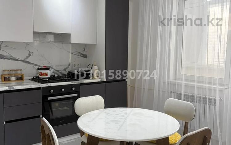 1-комнатная квартира · 47 м² · 4/5 этаж, мкр Нурсая, Рысбай Габдиева 34 за 200 000 ₸ в Атырау — фото 2