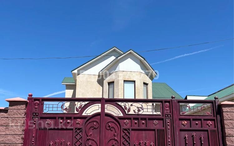 Отдельный дом · 3 комнаты · 250 м² · 12 сот., Спмк 70 ул. Болашак 98 — Район монумента Сыр ана за 42 млн 〒 в  — фото 2