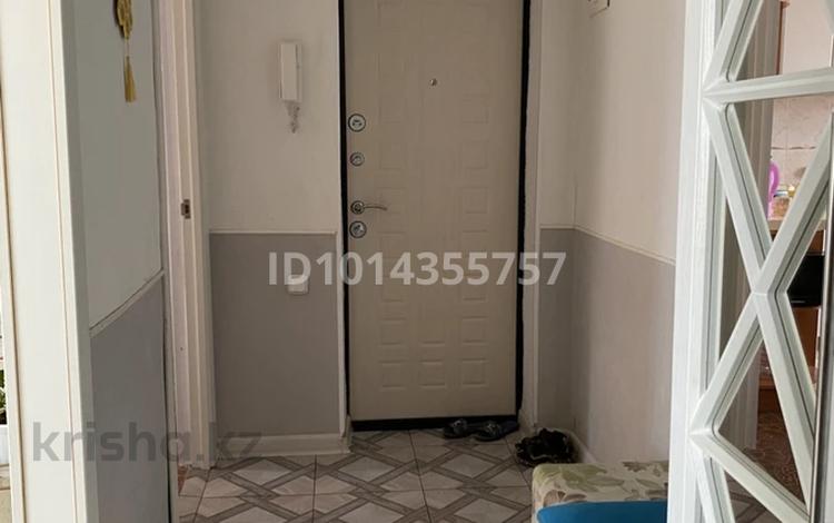 3-комнатная квартира · 61.7 м², мкр 8, 101стрелковой бригады 7 за 23 млн ₸ в Актобе — фото 2