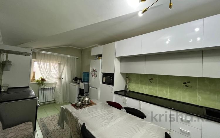 4-комнатная квартира, 120 м², 5/5 этаж, мкр 8, Газиза Жубанова 39а