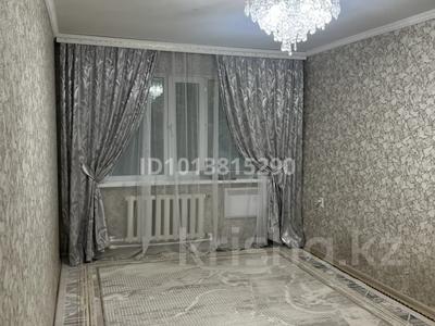 2-бөлмелі пәтер · 44 м² · 1/5 қабат, Абая 72 — Ес-даулет , магазин Югра , магазин апельсин ,в центре, бағасы: 7.5 млн ₸ в Темиртау